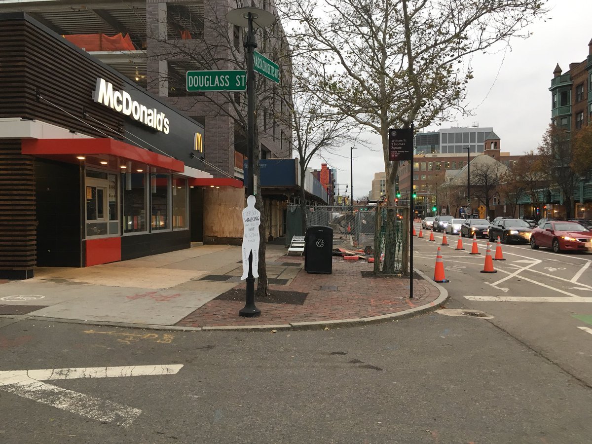 Safe_Roads's tweet photo. A 29 year old was killed here while crossing the street in Cambridge. Join us Sunday at the MA State House to remember those killed or injured in a traffic crash, and to demand safer streets now. These crashes are preventable. #VisionZero #safetynotspeed #lookup #WDoR2018 @WCVB https://t.co/bPglnpbh8D