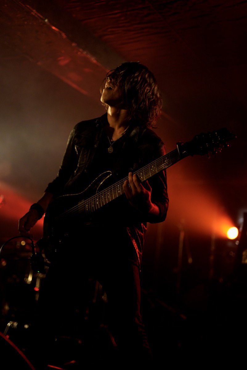 itaru_hexvoid's tweet photo. 昨日のライブからゲストギタリストとしてMISS ARCANEに参加しております！
これからガツガツ活動していきますのでよろしくお願いします！ https://t.co/7rwgokgUjJ