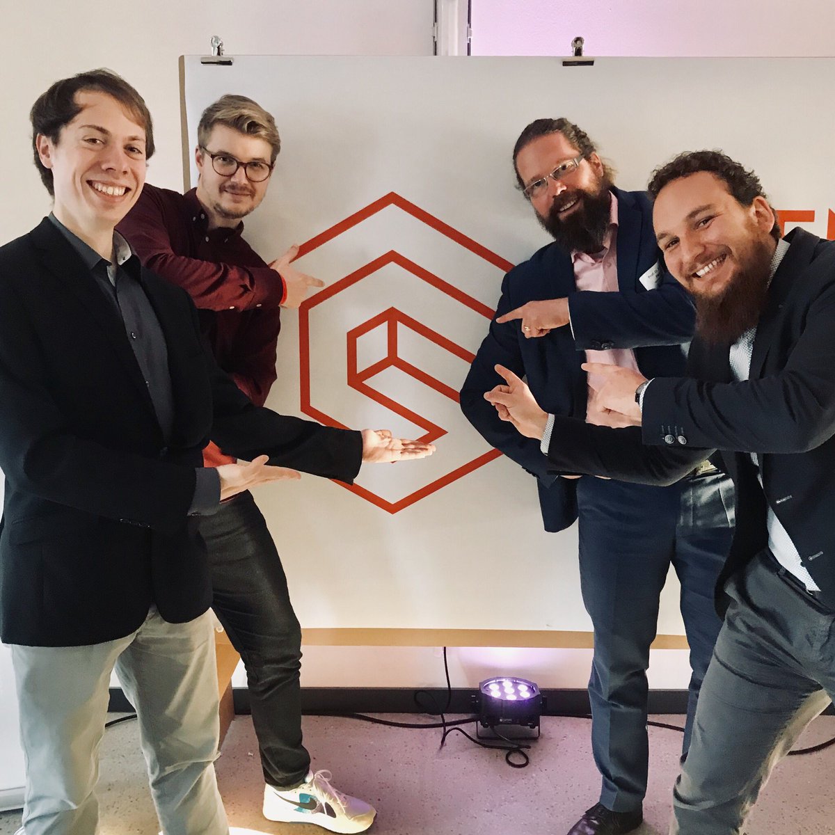 DH_Humanist's tweet photo. Team #Humanist freut sich über die Eröffnung des @HubGutenberg und die strategische Partnerschaft mit der @HS_Mainz #gutenbergdigitalhub #gdhgoeslive https://t.co/FAle3bId6U