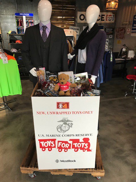 M2_Promo's tweet photo. Let's give a shout out to our friends @NextGearCapital for filling 2 boxes of toys during our Toys for Tots donation Drive! THANK YOU! 
#M2Promo #IdeaCenter #brandedmerchandise #promo #promotionalitem #tshirts #apparel  #corporateapparel #toysfortots #edwardjones #nextgearcapital https://t.co/x0fteEFk5y