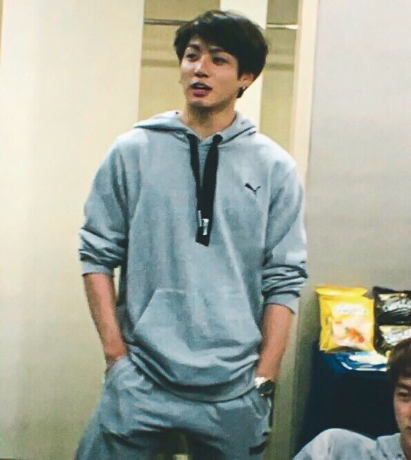 j⁷ on Twitter: "jungkook wearing this grey puma tracksuit with the sleeves pushed up, barefaced, hair &amp; his DID YOU MEAN THE SEXIEST THING EVER THE FUCK /