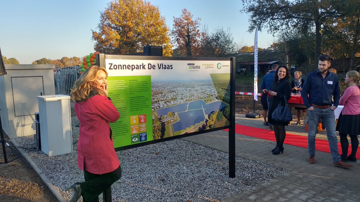 DaanArkesteijn's tweet photo. @energyportPeel @gemeentedeurne Het zonnepark is operationeel! Nu nog de rest van Brabant!! #enternextlevel https://t.co/F3QRSoUIhO