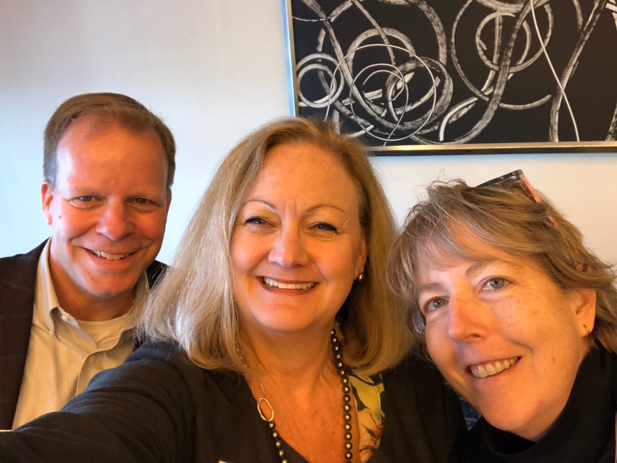 ssmithAMC's tweet photo. @DonnaRGrande @nlundebjerg @ssmithaahpm representing our medical specialties and societies at @CMSSmed fall meeting #ceoselfies @CMSSmed #aamse #hpm https://t.co/71FutPhT55
