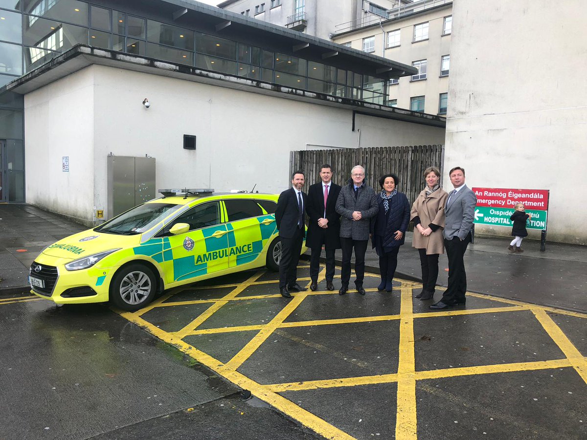 MaterTrauma's tweet photo. Earlier this week our CEO @gtmdunne and some of our great Trauma team including @drgeroconnor @BrazilEamonn @drfranok went on a road trip to visit other trauma teams across the west.  Here they are at Galway University Hospital. https://t.co/XlLY5DLw3d