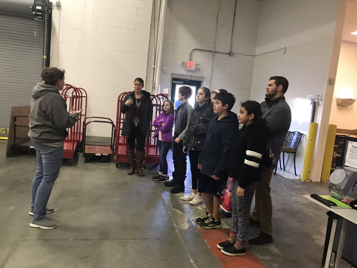 HMSMrsMiller's tweet photo. Mrs. Miller’s class helped collect 254  lbs of food for #FoodBankOfSJ. Thank you to everyone who helped donate! This will feed over 200 people!! https://t.co/6VgpDZtZie
