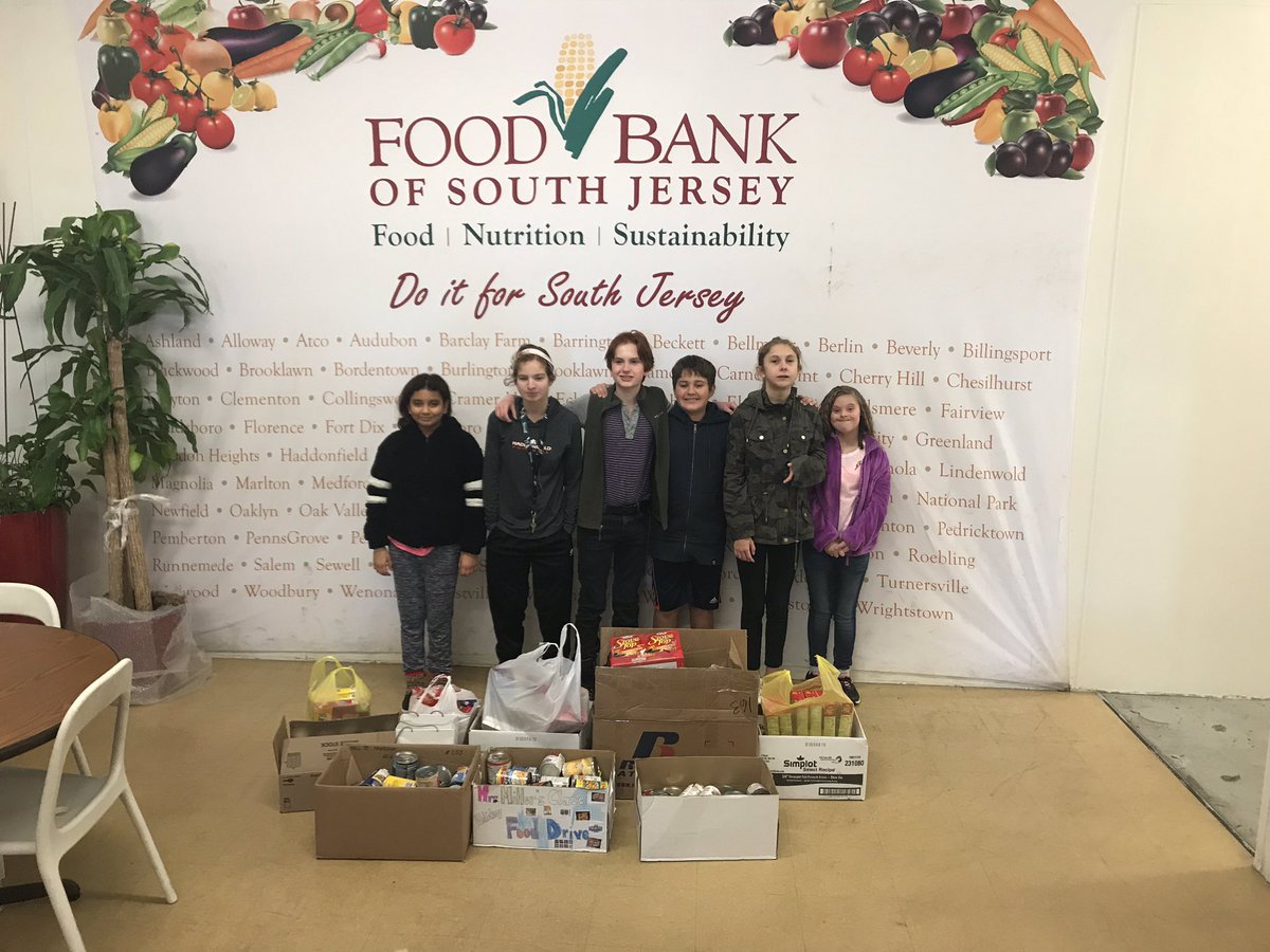 HMSMrsMiller's tweet photo. Mrs. Miller’s class helped collect 254  lbs of food for #FoodBankOfSJ. Thank you to everyone who helped donate! This will feed over 200 people!! https://t.co/6VgpDZtZie