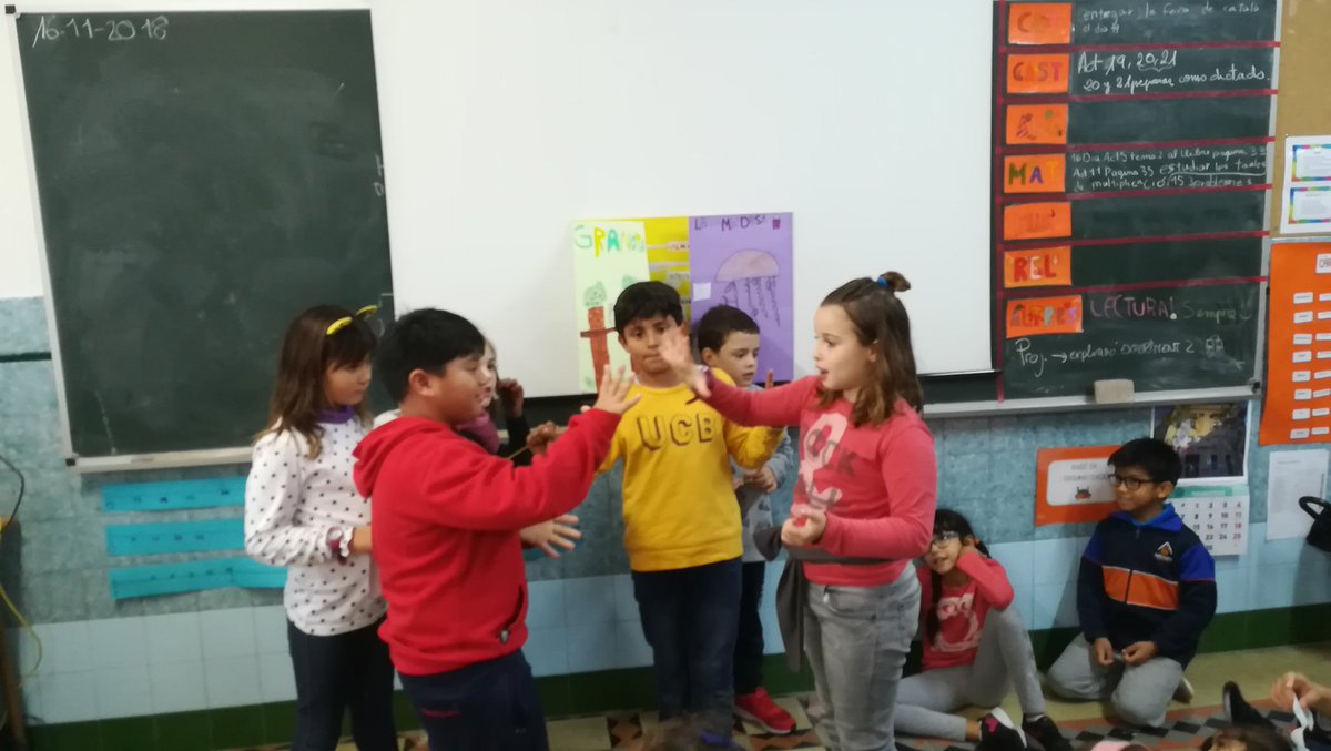 SalesiansRoc's tweet photo. Els alumnes de #rocep3 presenten el seu projecte sobre animals a #rocep4. Ells són els veritables protagonistes!! #salesiansroc1819 https://t.co/JFR4TRsWjm
