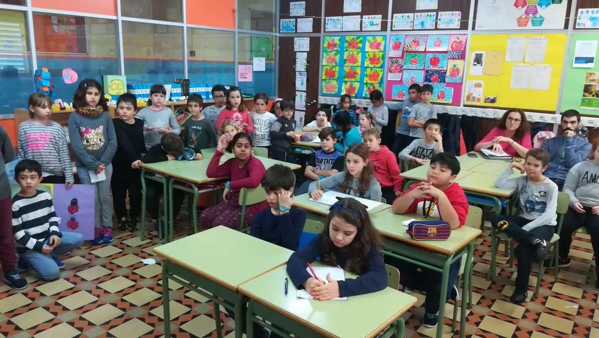 SalesiansRoc's tweet photo. Els alumnes de #rocep3 presenten el seu projecte sobre animals a #rocep4. Ells són els veritables protagonistes!! #salesiansroc1819 https://t.co/JFR4TRsWjm