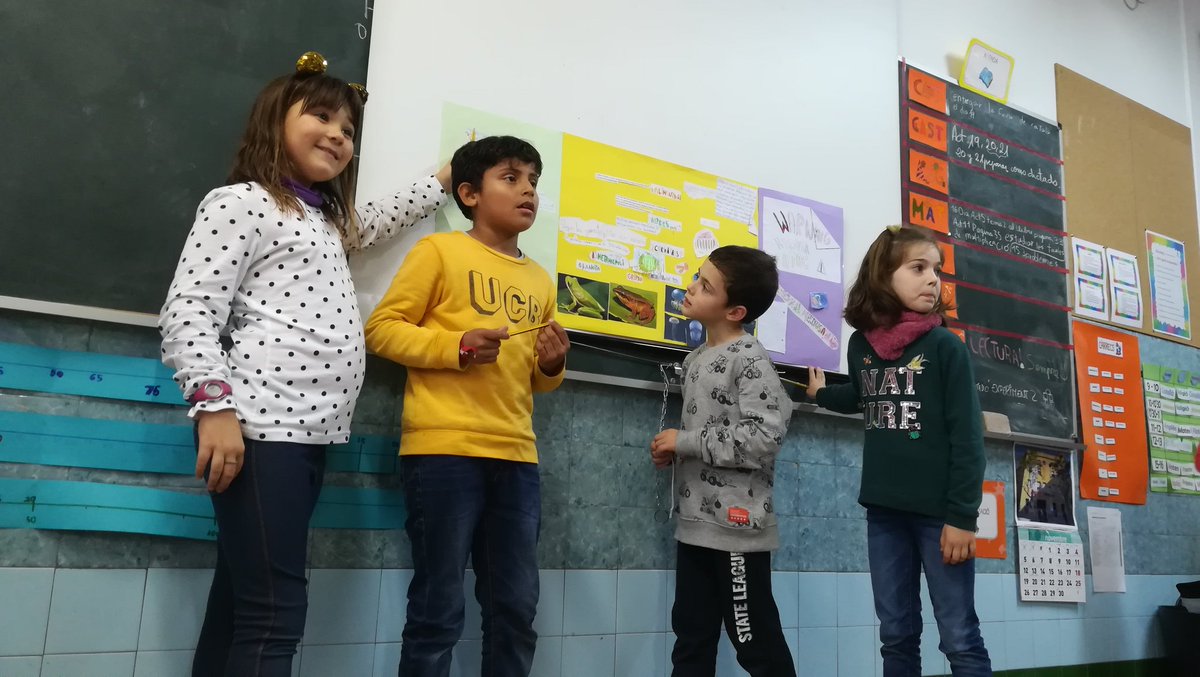 SalesiansRoc's tweet photo. Els alumnes de #rocep3 presenten el seu projecte sobre animals a #rocep4. Ells són els veritables protagonistes!! #salesiansroc1819 https://t.co/JFR4TRsWjm