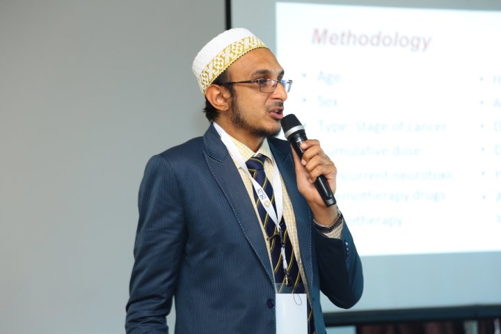 CANCERKESHO's tweet photo. Dr Mohammed Ezzi from the University of Nairobi presenting on the prevalence, predictors and risk factors of chemotherapy induced peripheral neuropathy in patients undergoing chemotherapy
#KESHO2018 https://t.co/9mlmpkjnNe