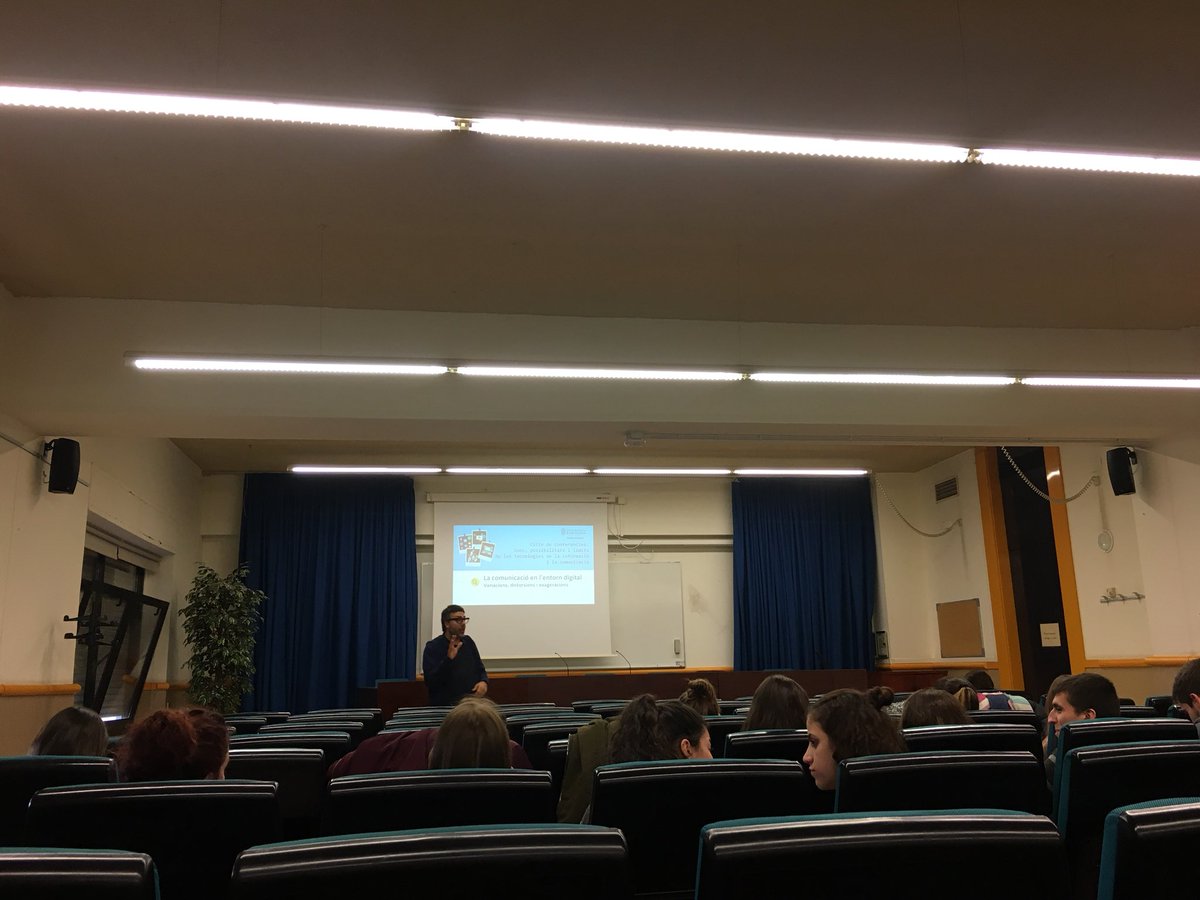 lauralopezavil3's tweet photo. Segunda conferencia de la asignatura de TIC sobre la comunicación en el entorno digital dirigida por Carles Lindin. #Usostic #TIC #educaciosocial https://t.co/ESGRV4hHhp
