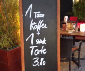 TextSkizzen's tweet photo. Die Ziffer „1“ bedeutet „eins“ und nicht „eine“ oder „ein“. Daher sollten Zahlwörter (und unbestimmte Artikel) ausgeschrieben werden:
• 1 Tasse Kaffee + 1 Stück Torte ✖️
• eine Tasse Kaffee + ein Stück Torte ✅
#Schreibtipp #Ziffern #Zahlwörter #Torte #Kaffee https://t.co/7gh7iYkWoK
