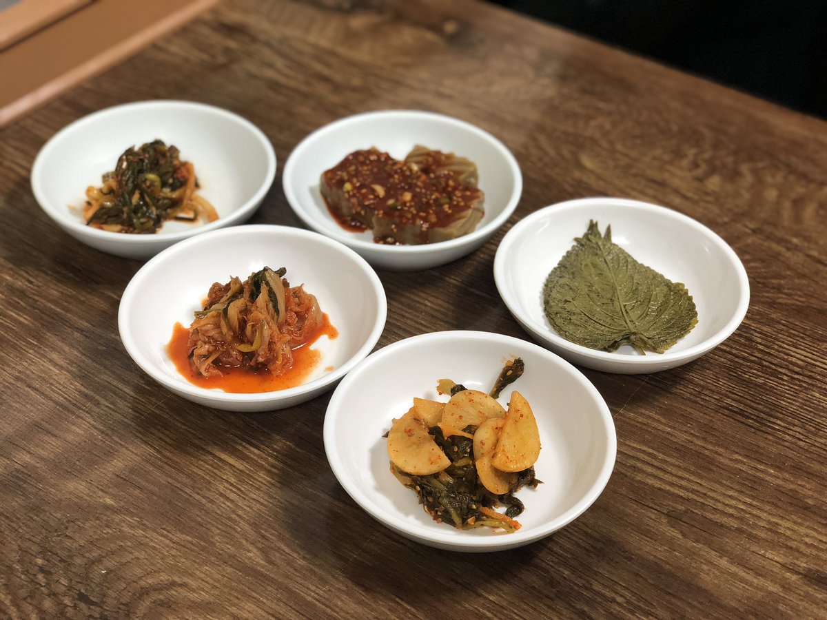 사당_보성식당_제육20000원
청국장은 7추넌이었나...?
제육의 고기는 정말 부드럽다. 근데 무난한 맛이다 ㅎㅎ 청국장은 진짜 진하고 맛있다. 집밥 먹고싶을때 가는 곳!