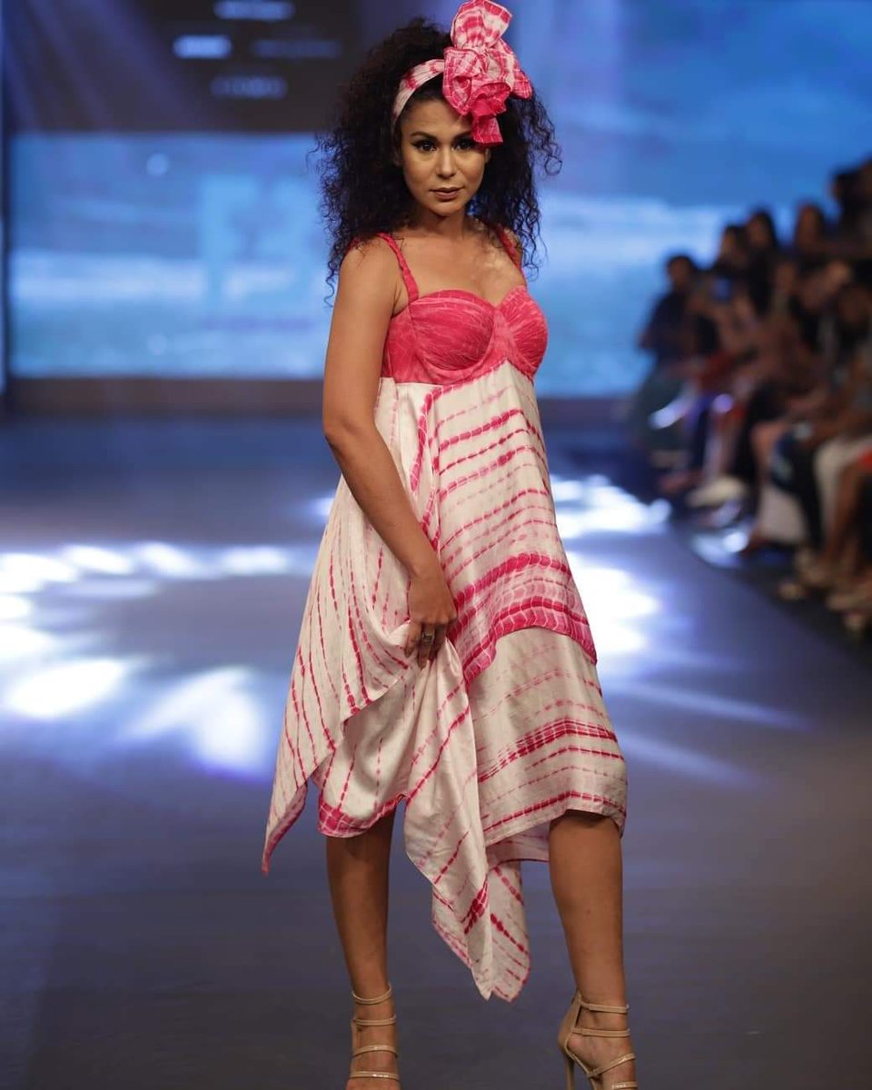 IBFWGoa's tweet photo. Designer Farah Ansari believes that Khadi Fabric is futristic. Presenting her trendy Khadi Resort wear at Day 2 of #IBFWGOA

India Beach Fashion Week Season 6 
Driven by : @volkswagen_india
Experience Partner: @AbsolutIndia
Retail Partner: @comocollective https://t.co/8EGsb342uI