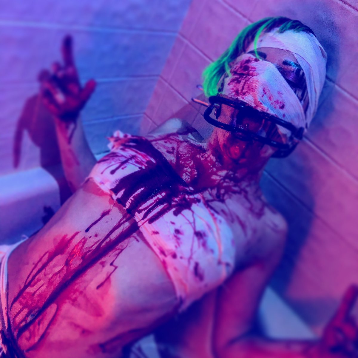 visualvrtx's tweet photo. Quick edit from last night’s shoot with the amazing CarlaX! https://t.co/UogIZnay3Y