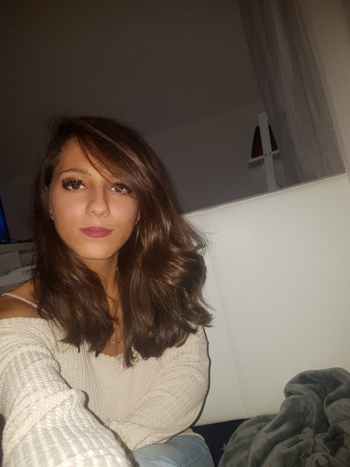 Mal mit Lippenstift. Steht der mir? 🤷🏽&zwj;♀️ https://t.co/FxTuWn0GMX<a href="/tag/happy"class="tags"><span>#happy</span></a><a href="/tag/selflove"class="tags"><span>#selflove</span></a><a href="/tag/mindset"class="tags"><span>#mindset</span></a><a href="/tag/cold"class="tags"><span>#cold</span></a><a href="/tag/winter"class="tags"><span>#winter</span></a><a href="/tag/winterwonderland"class="tags"><span>#winterwonderland</span></a>