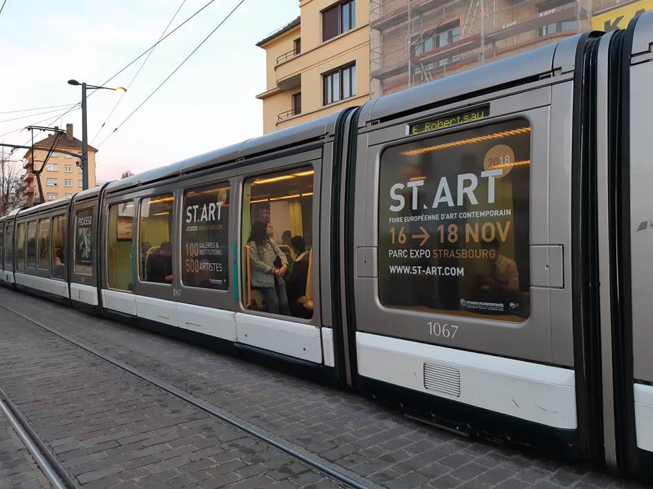 ST_ART_FOIRE's tweet photo. Ce week-end, faites un geste pour la planète, laissez votre voiture au garage ! 😉🌱
Pour le prix d’un litre d’essence vous pourrez venir à ST-ART en 5min de tramway 🚈 à partir de la gare de Strasbourg !

#StartStrasbourg #artfair #strasbourg https://t.co/DvvLKsj1MN