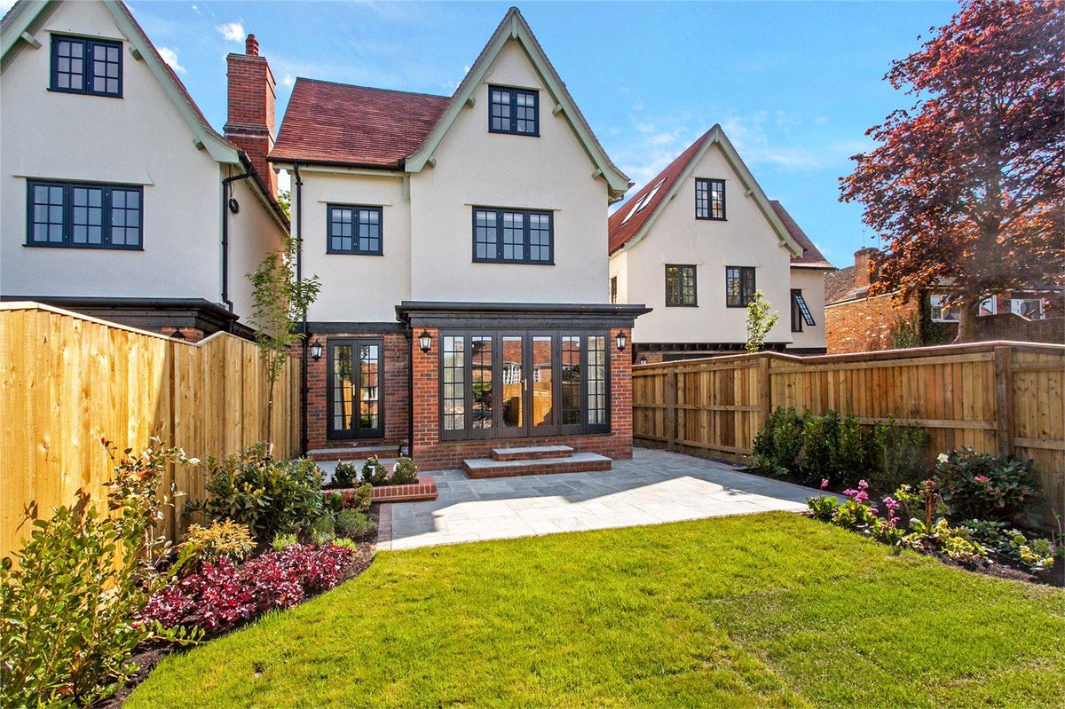 Zoopla's tweet photo. What's in store for the housing market in 2019? https://t.co/BThXkwhIhq #property #housing https://t.co/cDPIsy4pjc