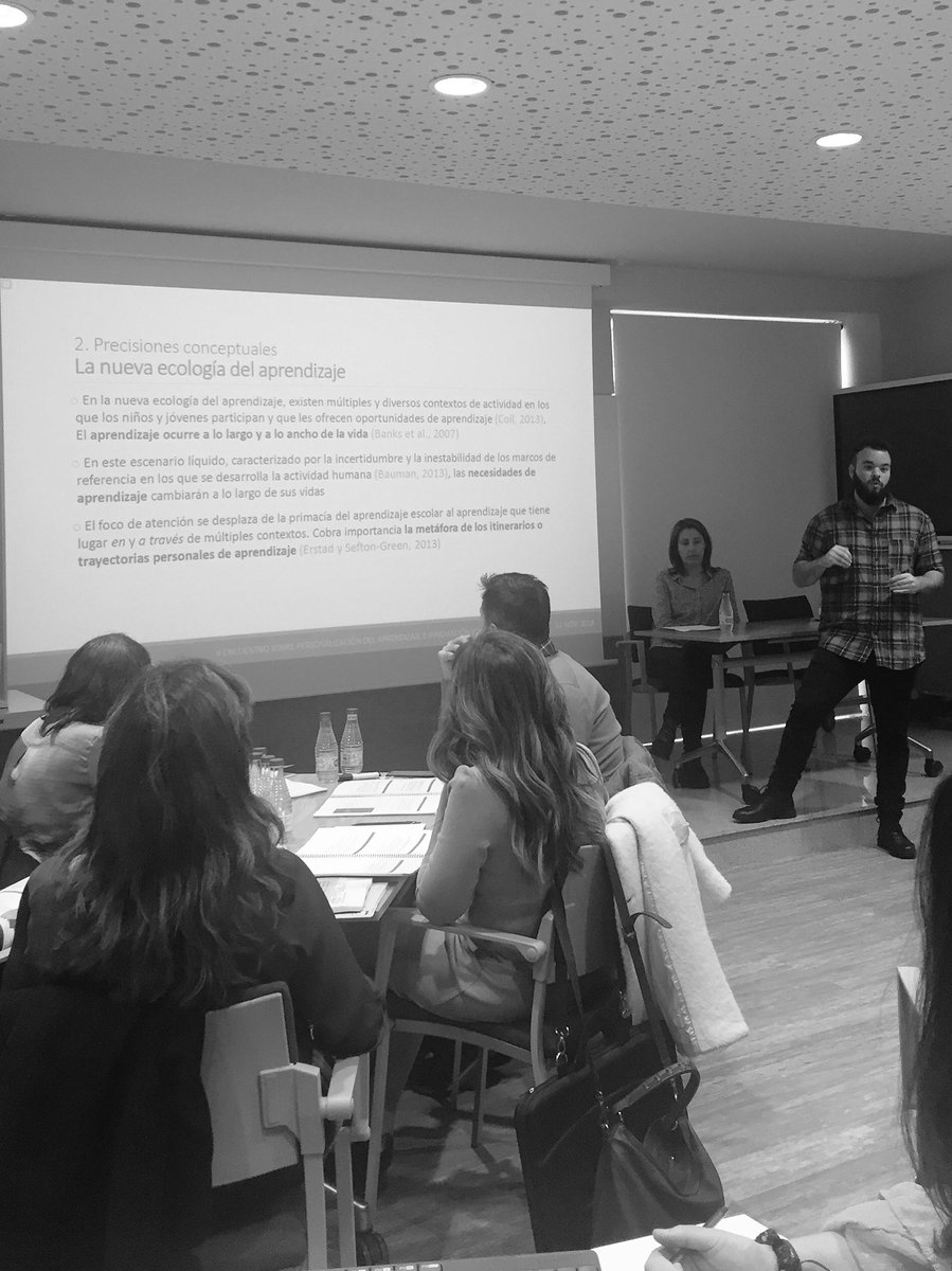 AliceTangueando's tweet photo. Ahora Antonio Membrive presenta la Mesa Redonds 2. Conectar experiencias de aprendizaje #AprenderConSentido #grintie #intea #fundacionsm https://t.co/bu9ppCUhkC