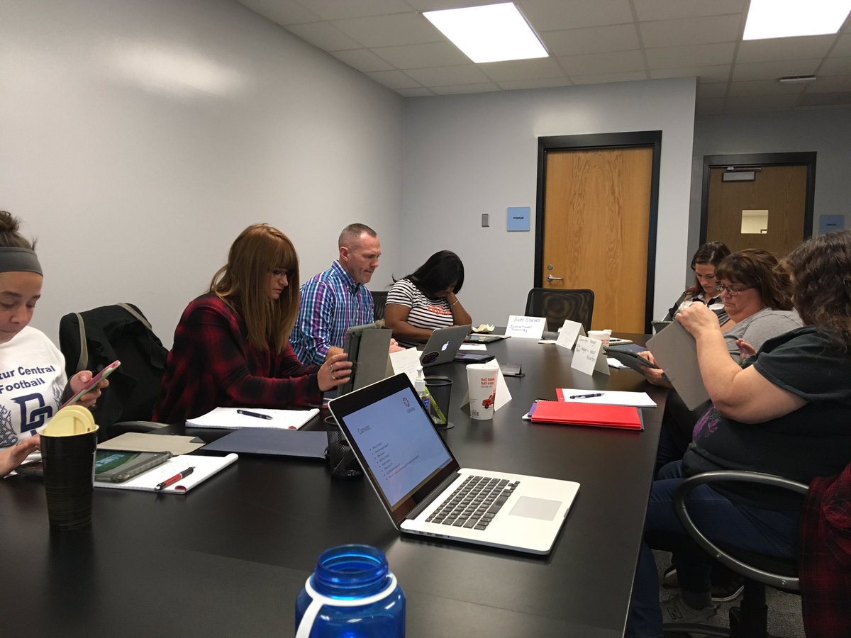 JasonSeaver1975's tweet photo. I am #DecaturProud of our @MSDDecatur #iPadU cohort! Week 4 Clips ‘n Canvas!
@AppleEDU @CanvasLMS https://t.co/78muYk7XkK