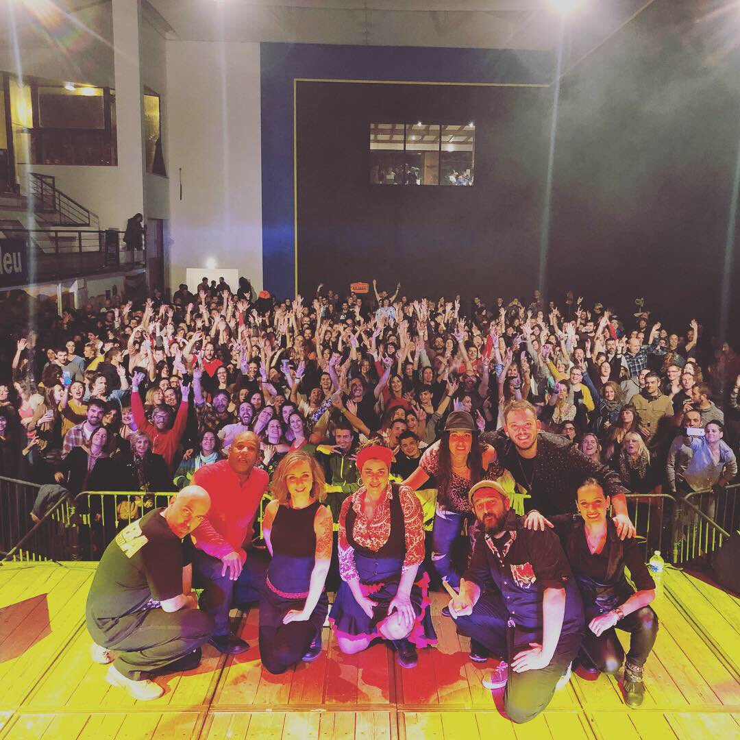 amparanoiaofi's tweet photo. Lo pasamos increíble en el concierto de Biriatou! ✌🏻 

Mañana sábado 17 en La Batterie- Guyancourt, Paris 

Entradas : https://t.co/c39LnUP3hF

#Amparanoia #MachinWorldTour2018 #QueTeDen https://t.co/hiBdZd339T