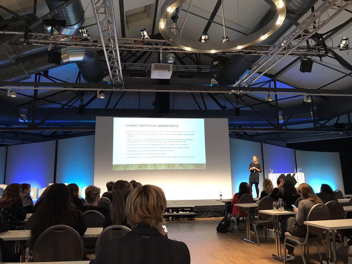fischerAppelt's tweet photo. Der erstrebenswerteste Beruf für 14-Jährige derzeit ist es, „YouTuber“ zu werden. @WriteClubUK Chloe Combi über die #GenerationZ beim #mmk18 https://t.co/eY9iy6TPZa
