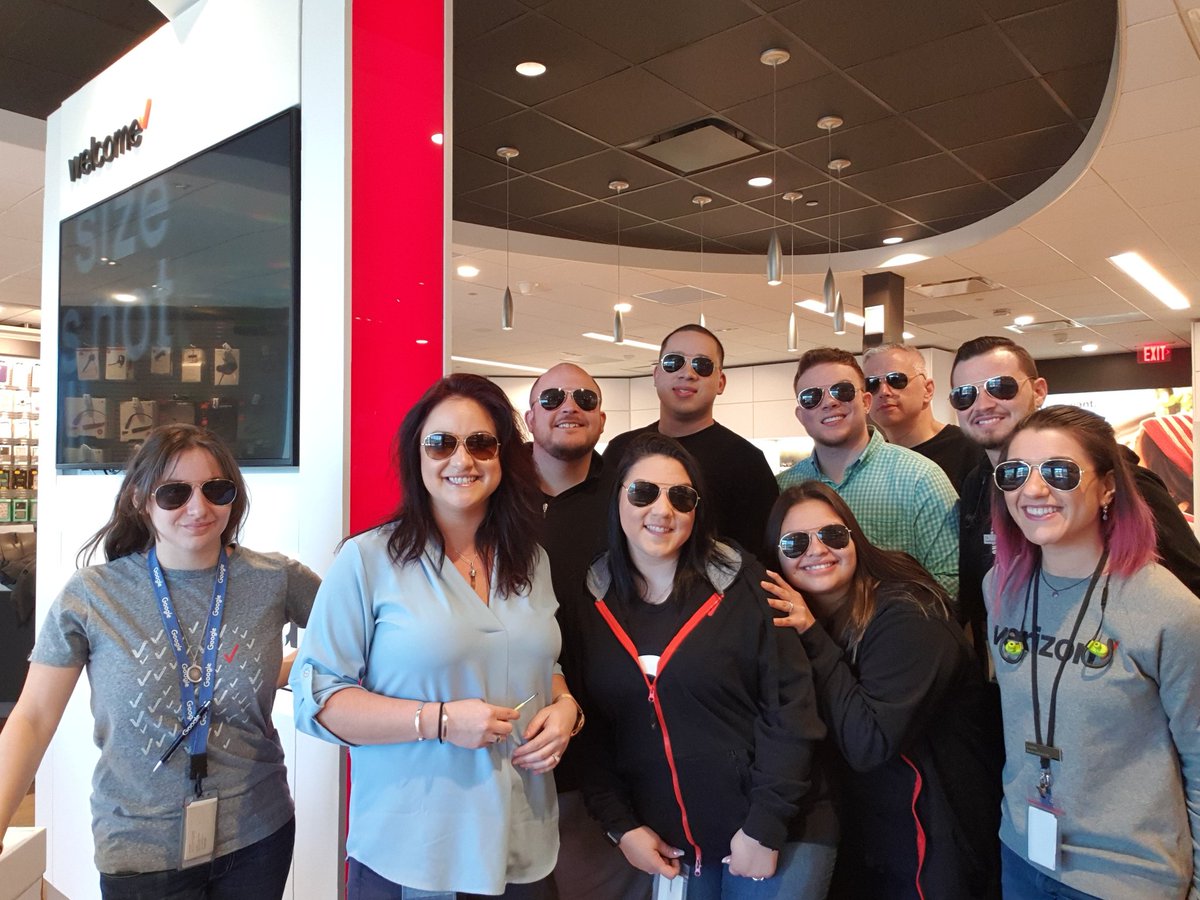 jwoodside1984's tweet photo. Holiday prep meetings with my VSW peeps!! #borntosucceed #hammond#1 #galaxy4life #doMORE @erackley18 https://t.co/O8xKAu9N2i