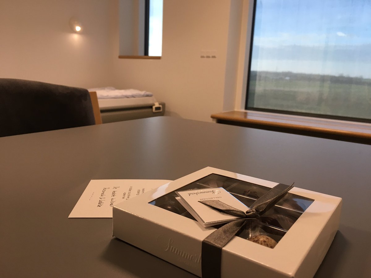 jensflensted's tweet photo. De retspsykiatriske patienter var i dag de første til at flytte fra psykiatrisk hospital i Risskov til universitetshospitalet i Skejby. I næste uge følger de andre sengeafsnit. #psykiatri #sundpol #frarrisskovtilskejby https://t.co/hb5ex6rszq