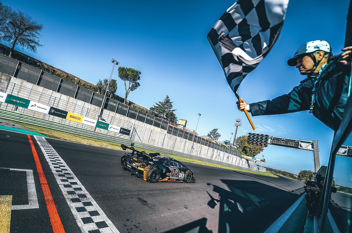 FFFracingteam's tweet image. It’s been the most important race... we finished P2 and P3 and the Suoertrofeo Asia championship is ours! Amazing job to everybody, P1 @andreaamici47 and @arturjanosz and P2 @james_pull and @jbartholomew_1 
One more race and than let’s fight in the world final 👊🏻