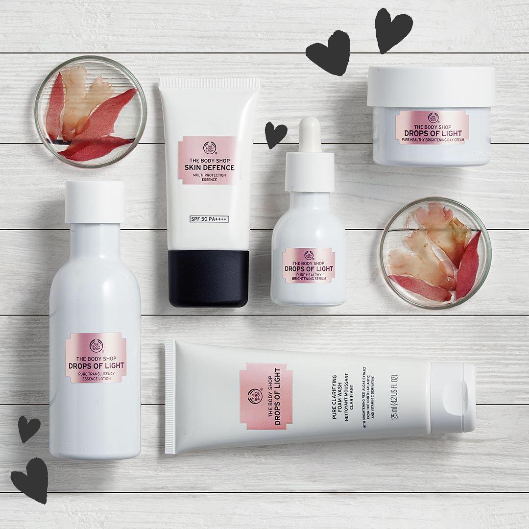 TheBodyShopIND's tweet photo. Brighten dull skin with our Drops of Light™ range. Smoothen your complexion and leave your skin tone looking even. Have you given it a go yet?
#HelloHappySkin
Shop Now- https://t.co/om6tb73rb3 https://t.co/4VzcFUNKgr