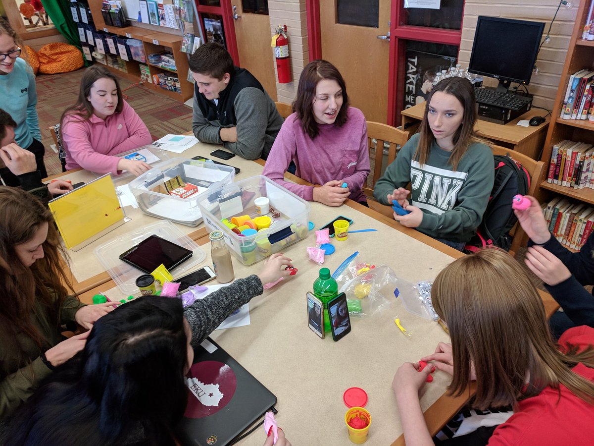 HCHSMediaCenter's tweet photo. WHAT A MORNING! 😍 For the past 2 weeks I had sophomores exchange letters w/seniors. Today they met, played 3 #Nearpod icebreakers, &amp; used our #Makerspace to build, invent, write, &amp; play together!! 50+ students so engaged in learning! @hcpsky @MsAdamsHCPS @chelseytingle @ssageser https://t.co/zMojck3ihb