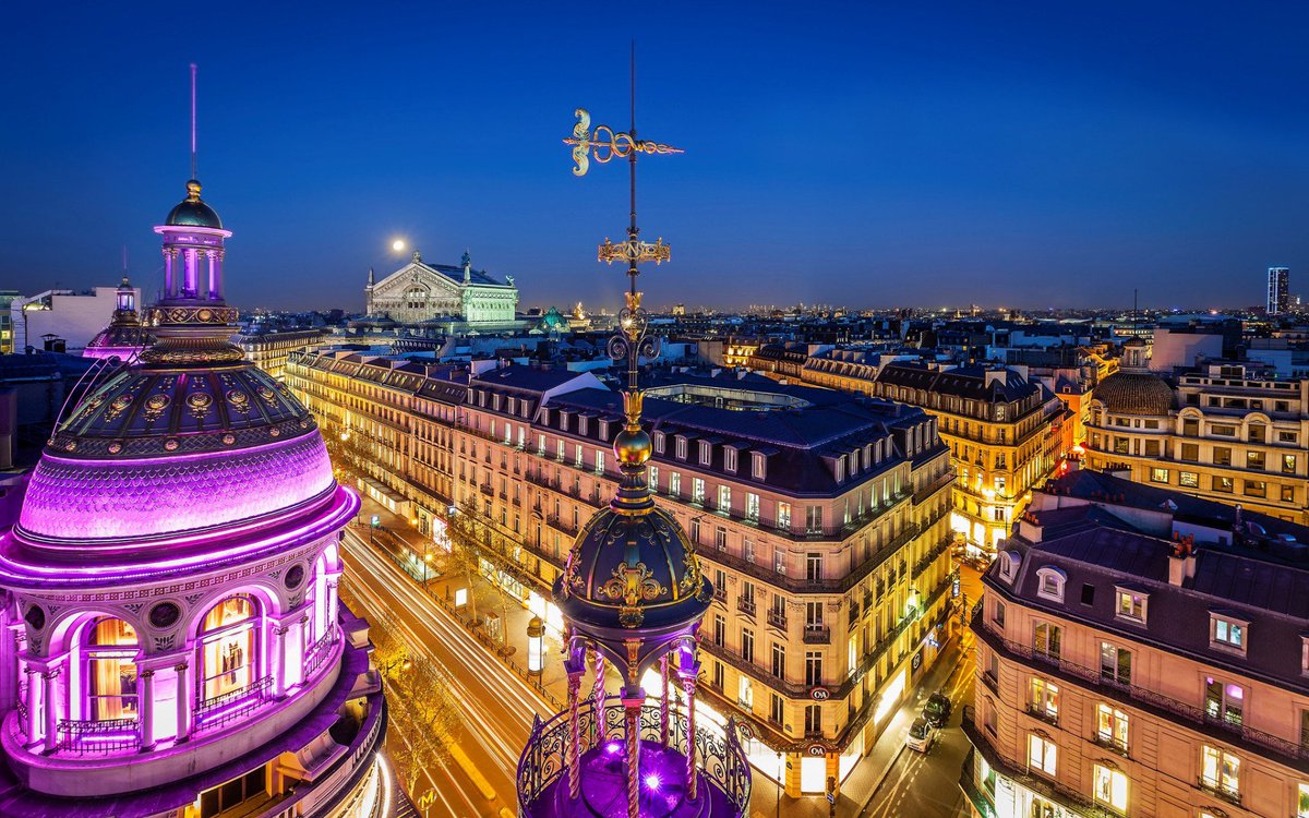 ToursFrance's tweet photo. La nuit à Paris!😌 Тест для самых частых гостей Парижа: откуда сделано фото, и что за здание возвышается впереди?😉 https://t.co/XLJRmplPDH