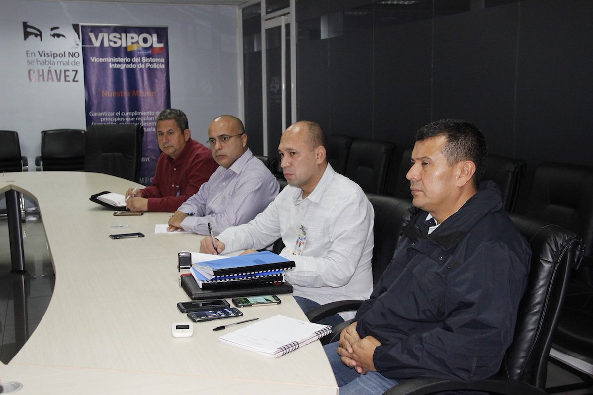 POLIROSARIO_ABR's tweet image. #Ahora| Viceministro GralMolina sostiene reunión con su equipo de trabajo y representantes de proyectos especiales del MijpVenezuela  a fin de evaluar los avances e impartir lineamientos sobre el Sistema Biométrico de Información Policial (Sibipol)  #2Mi…