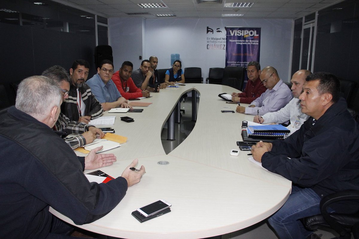 POLIROSARIO_ABR's tweet image. #Ahora| Viceministro GralMolina sostiene reunión con su equipo de trabajo y representantes de proyectos especiales del MijpVenezuela  a fin de evaluar los avances e impartir lineamientos sobre el Sistema Biométrico de Información Policial (Sibipol)  #2Mi…