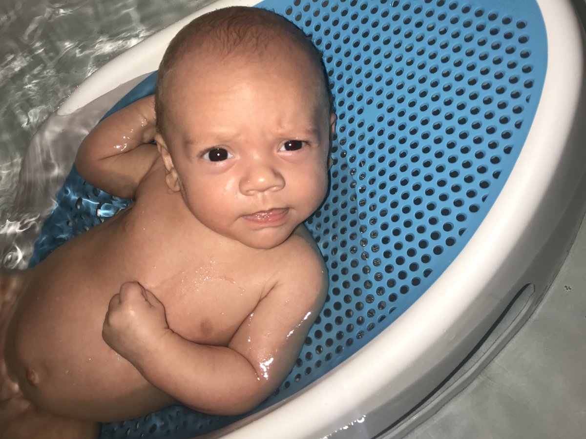 LaynaLouu95's tweet photo. I’m not here for a long time, just a good time 🤙🏼🛁💙 https://t.co/4RRpmOphBG
