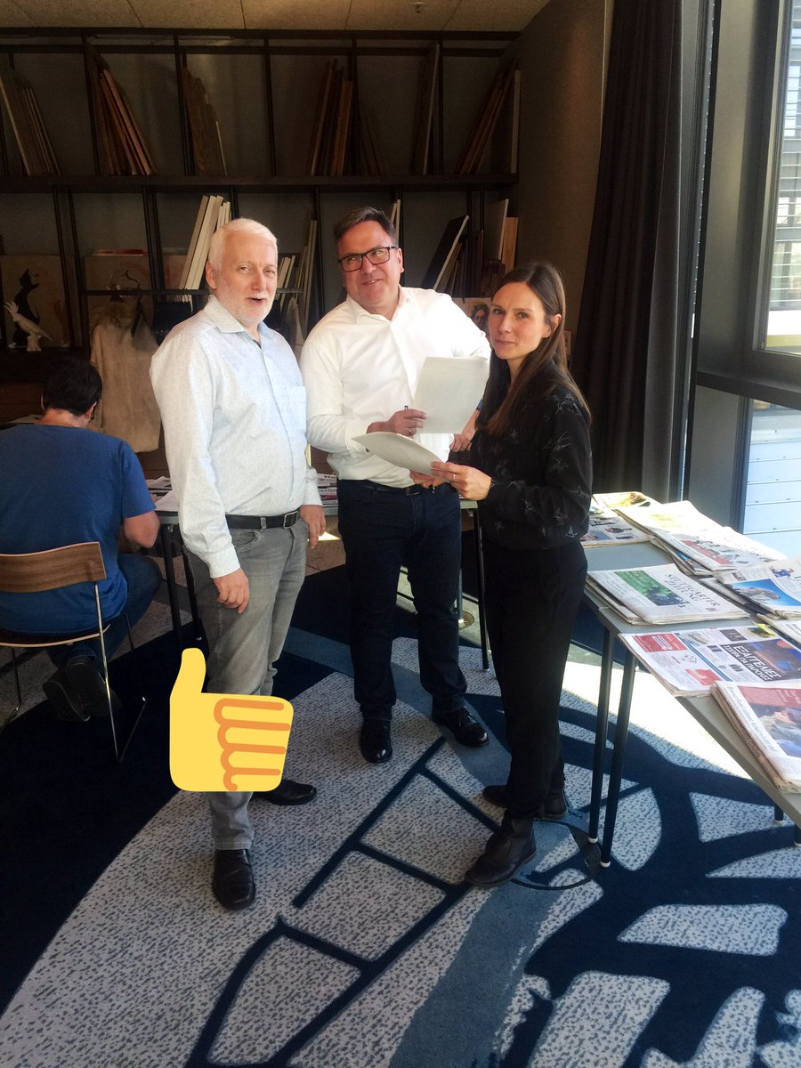 AnMilz's tweet photo. Sooooo viele Zeitungen - u viele davon echt gut : Die jury tagt zum #ENA2018 #europeanNewspaperAward von u mit @nkuepper https://t.co/Zfavq2kY3o