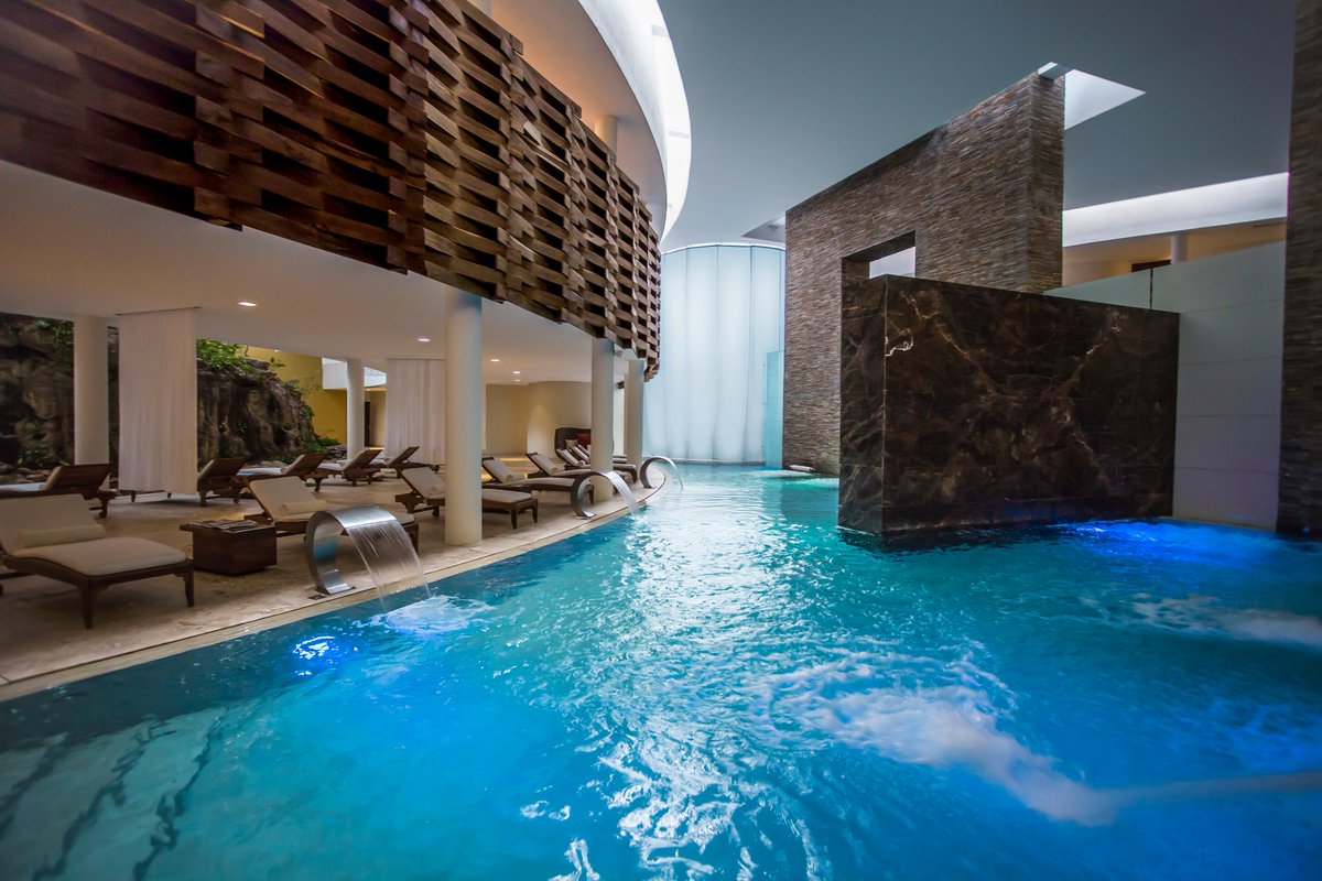 GVRivieraMaya's tweet photo. .@LuxurySPAMexico galardonado por ser altamente reconocido con el premio a "Mejor Spa de México" en los #ReaderAwards2018. Gracias a @FoodandTravelMX. 🎉🤩 https://t.co/En7LY2CKzG
