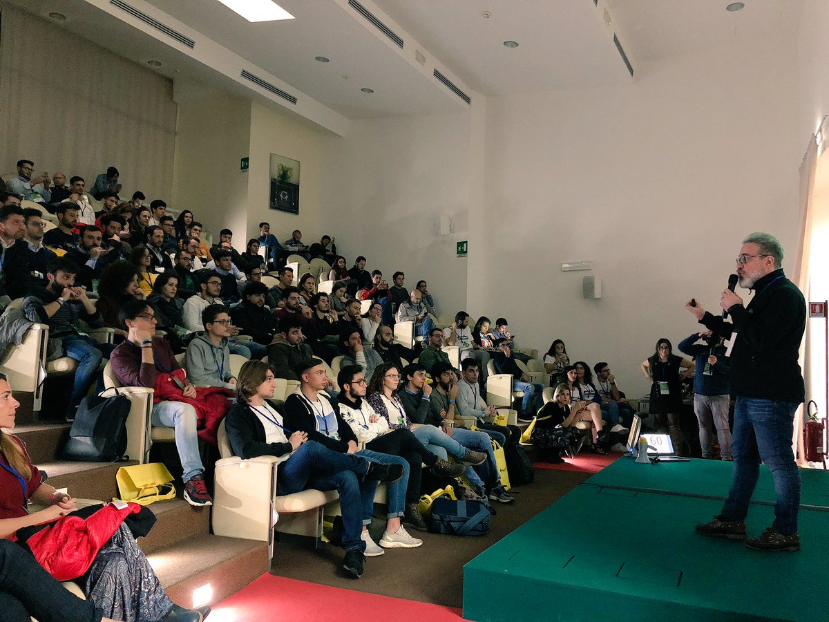 swcatania's tweet photo. Il nostro Facilitator @fpassantino introduce il Weekend e spiega ai partecipanti le regole del gioco!

#SWCTA18 #ACTion #StartupWeekend https://t.co/APCvkbTnEE