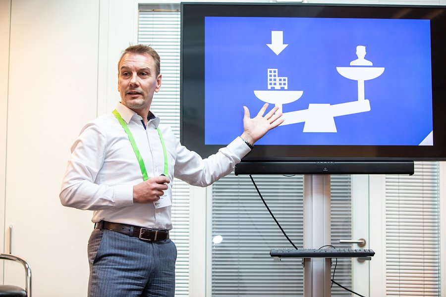 Privius_NL's tweet photo. Vandaag met genoegen op het Landelijk Architectuur Congres gesproken over de paradox tussen bedrijfs- en privacyrisico. Gemist of napraten? Kan altijd. #LACNL https://t.co/LYjqjfhrvv