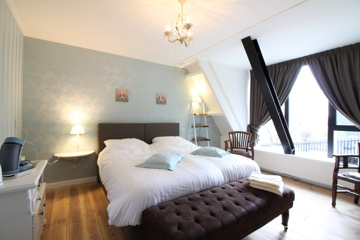 23 en 24 november 2018 #UrkInWintersferen 2018 
Thema: @100jaarZZW 

Mooi programma: urkinwintersferen.nl 
Volg <a href="/TouristInfoUrk/">Tourist Info Urk</a> voor info.
touristinfourk.nl/agenda-en-even… …

Overnachten op #Urk? U kunt reserveren via benbderoos.nl 
Gemiddelde score 9.3 op <a href="/bookingcom/">Booking.com</a>