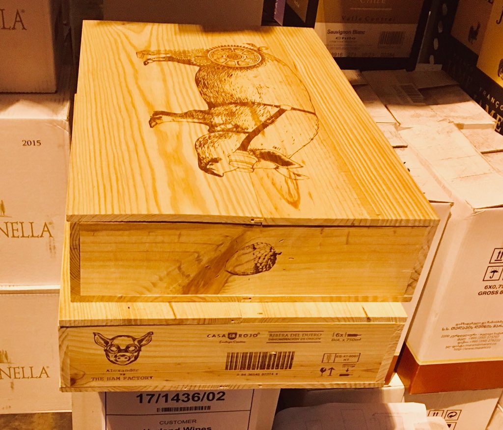 Great__Vine's tweet photo. @BodegasCasaRojo @DORibera Available in a stunning engraved wooden box of 6 Great #Christmas Gift for the #winelover in your life #winegift #finewine #finewinegift #Alexandervsthehamfactory #riberadelduero #casarojo https://t.co/TbLNWQce8p