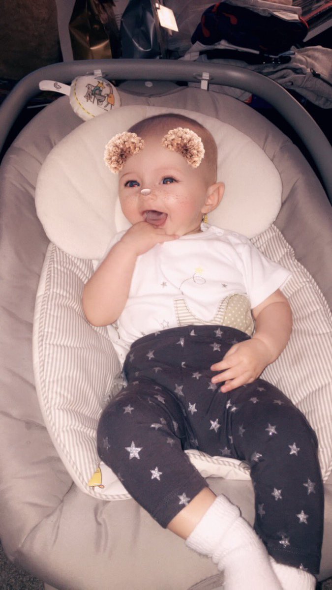 j0diemae's tweet photo. You make me so proud to call you my daughter ✨ https://t.co/uQZpL3yge2