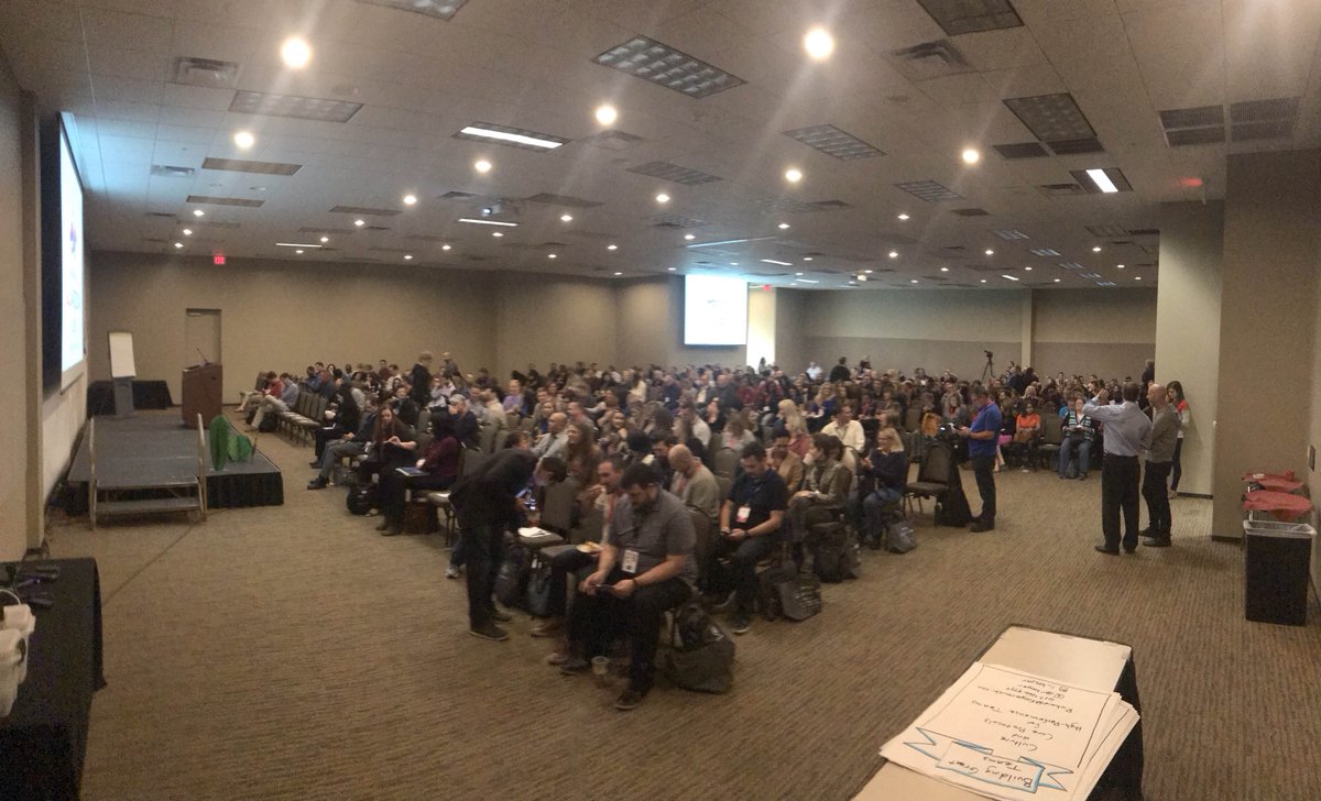 DayleyAgile's tweet image. #AgileAZ opening and keynote about to start!
