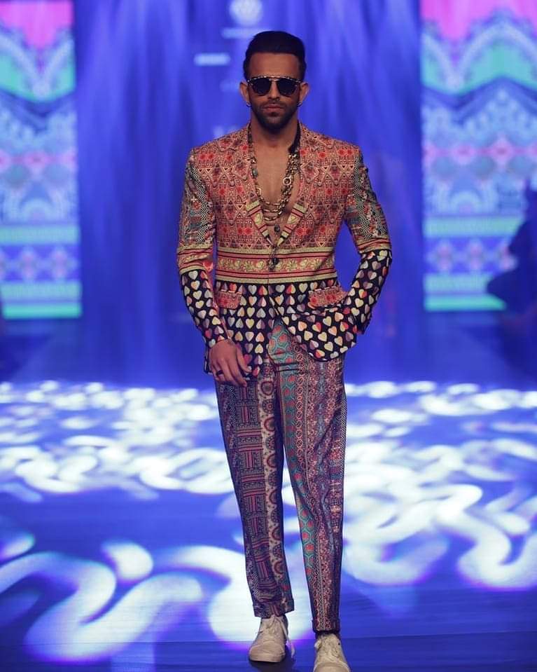 IBFWGoa's tweet photo. Presenting "FERNWEH" by Ken Ferns here at #IBFWGOA with the amazing @terencelewisTL as the showstopper!
_
Show Driven by : @volkswagen_india

Experience Partner @absolutindian
Style Partner @marksandspencerindia
Retail Partner @comocollective https://t.co/w458vuSxB4