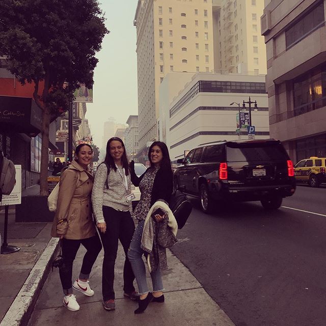 yumego__'s tweet photo. Hacer amigos viajando, no tiene precio 🧳✈️ .
.
.
#disfruta #amigas #viajes #notieneprecio #yumego https://t.co/Bs1VzBm2dk https://t.co/Di3aq498ur