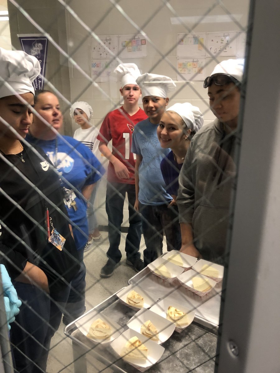 rmclean75424247's tweet photo. The image you want to see at your door on the Friday before thanksgiving! #TMS #CulinaryArtsClass @mrslenon1516 @TackettBraden #PumpkinSwirlCheesecake #itwasdelicious #recipeplease https://t.co/P3Mbpe03vW