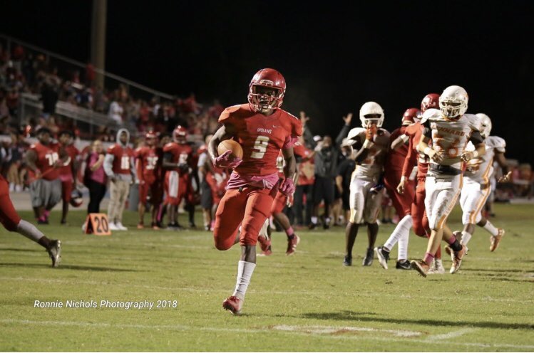 BSN_CoachLo's tweet photo. Congrats to #BayBoyz senior Captain, Tre Everett, on his selection to the Hillsborough County All-Star game! Game will be played Saturday, December 15th, at Raymond James Stadium! 🏹🔴⚪️ https://t.co/JMsOaGkiw8