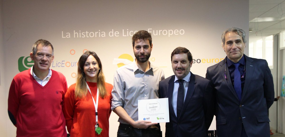 LiceoEuropeo's tweet photo. We receive a recognition for excellence in the introduction of @ScienceBits to the scientific education of our students. Thanks a lot!

#LearningThroughResearch #SchiChat #EdChat https://t.co/SYA8UMO3YV