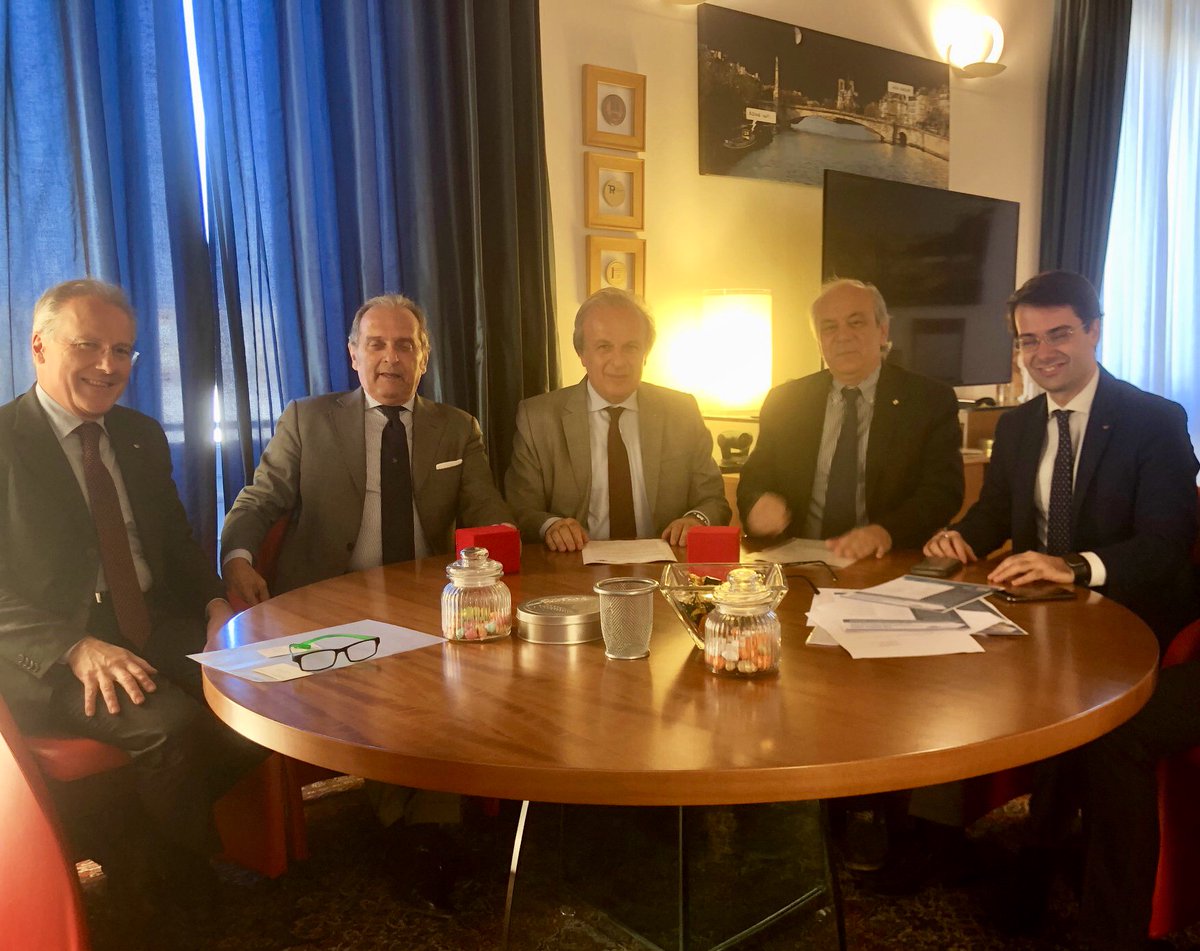 tuttoingegnere's tweet photo. Firmato il protocollo di intesa tra CNI e AIIT (Associazione Italiana per l'Ingegneria del Traffico e dei Trasporti). #CNI #AIIT #traffico #trasporti https://t.co/tTcvTw3BF9