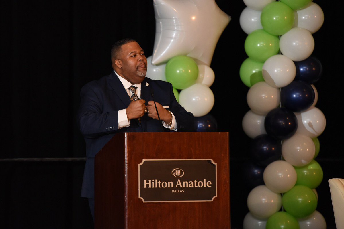 TXSuccessCenter's tweet photo. Texas Pathways coach Dr. Michael Baston on institutional reform: "We've got to work very hard to make sure our students feel like citizens at our institutions." #TexasSuccess #TPI5 https://t.co/QujsZZOl44